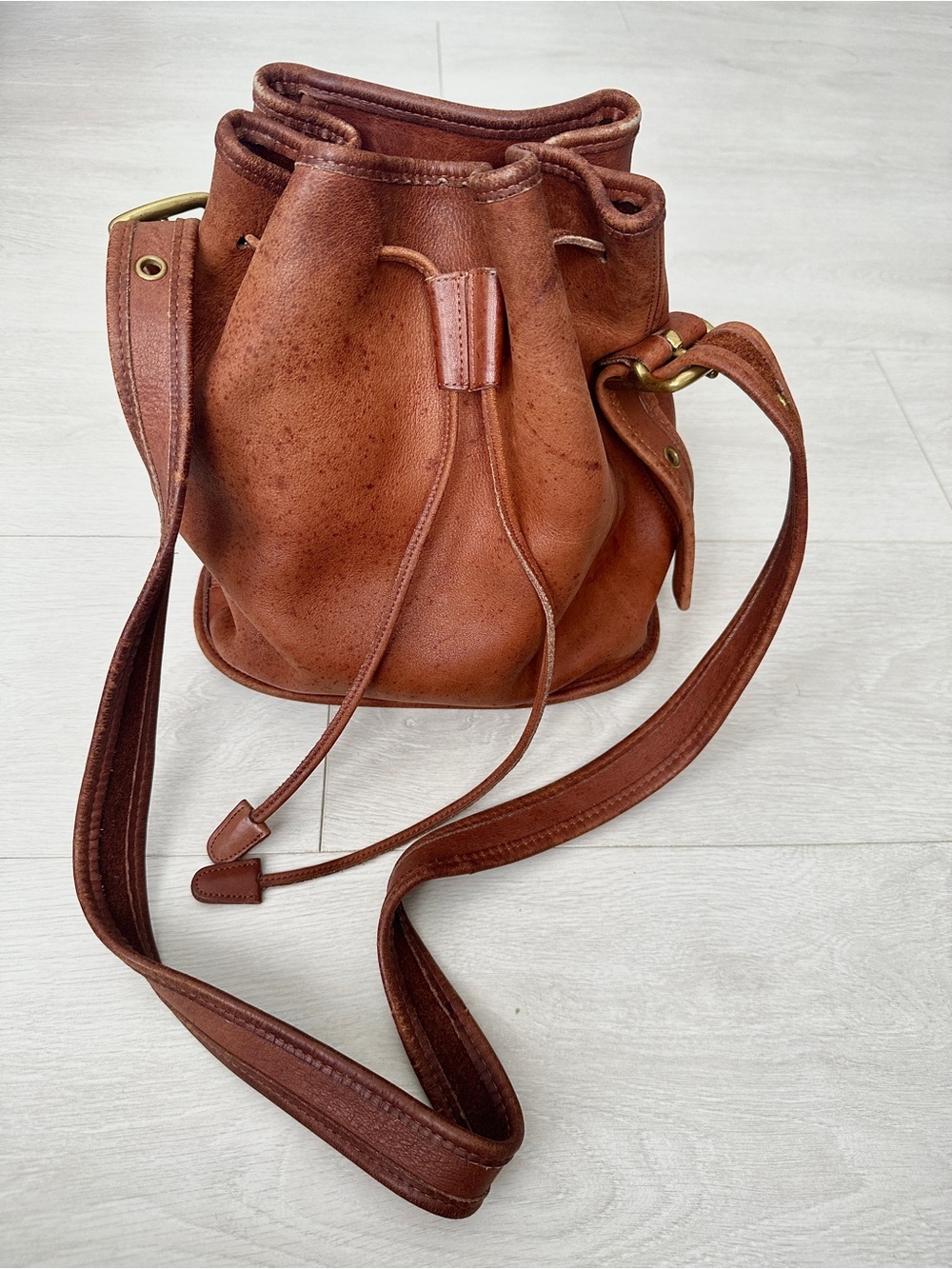 Vtg Coach 9952 Lula's Legacy Drawstring Bucket Leather Bag in British Tan - Picture 2 of 16